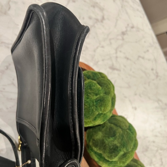 Coach Black Leather Women's purse. Excellent condition. No rips, tears. - Picture 5 of 10